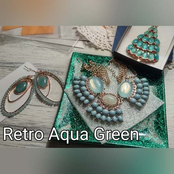 Aqua Moonstone Statement Necklace - Picture 5 of 9